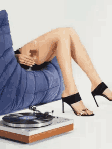 Legs Gramophone GIF - Legs Gramophone Glass GIFs