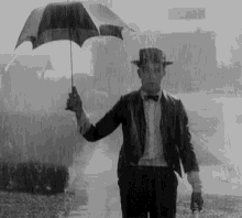 Bajo La Lluvia GIF - Raining Walking In The Rain Umbrella GIFs
