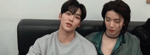 Hwi Young Rowoon GIF - Hwi Young Rowoon Sf9 - Discover & Share GIFs