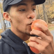 Kelvin Pena Eating An Apple GIF - Kelvin Pena Eating An Apple Biting In GIFs