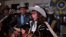 coal miners daughter sissy spacek loretta lynn i fall to pieces country singer