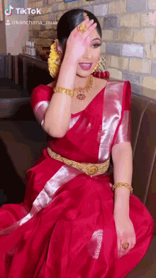 Kanchana Mua Red Saree GIF - Kanchana Mua Red Saree Silk Saree GIFs