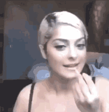 houseofknee-reaction.gif