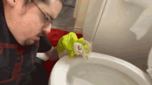Cleaning The Toilet Bowl Ricky Berwick GIF - Cleaning The Toilet Bowl Ricky Berwick Cleaning GIFs