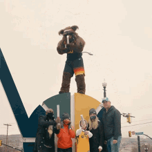 Partying Alex Boye GIF - Partying Alex Boye Party Poppers GIFs