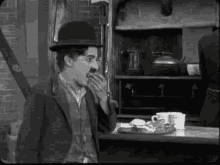 Charlie Chaplin Eat GIF - Charlie Chaplin Eat Eating GIFs