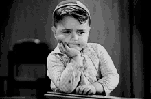 Düşünceli GIF - Dusunceli Hediye - Discover & Share GIFs