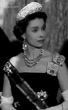 Audrey Hepburn Queen Elizabeth GIF - Audrey Hepburn Queen Elizabeth GIFs