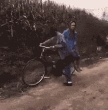 気をつける　きをつける　落ちる　自転車 GIF - Bike Fall Splash GIFs