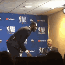 Lebron James Walkaway GIF - Lebron James Walkaway Out GIFs