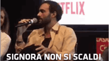 Marco Mengoni Signora Non Si Scaldi GIF - Marco Mengoni Signora Non Si Scaldi Netflix GIFs