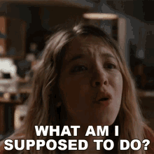 What Am I Supposed To Do Pippa GIF - What Am I Supposed To Do Pippa Sydney Sweeney GIFs