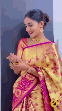 Saree Silk Saree GIF - Saree Silk Saree South Indian Woman GIFs