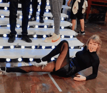 Taylor Swift Raise Leg GIF - Taylor Swift Raise Leg Dancing GIFs