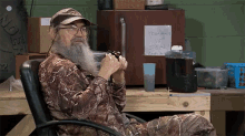 Duck Dynasty GIF - Duck Dynasty Thumbs Down Nope GIFs
