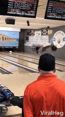 bowling strike fail funny unbelievable bowling pin