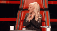 the voice the voice gifs christina aguilera what wut