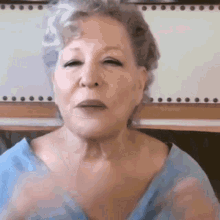Fake Applause Bette Midler GIF - Fake Applause Bette Midler Bustle GIFs