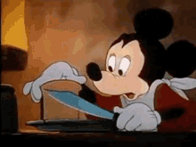Stingy Dont Wanna Share GIF - Stingy Dont Wanna Share Mickey Mouse GIFs