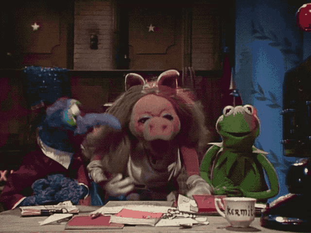 Muppets Miss Piggy GIF - Muppets Miss Piggy Gonzo - Discover &amp; Share GIFs