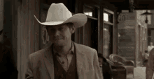 Westworld Howdy GIF - Westworld Howdy Hat GIFs