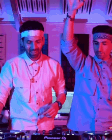 vibing armia arsham vessbroz dancing