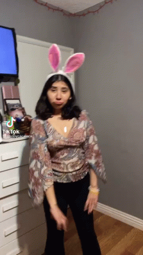 Dis Many Fux Girl GIF - Dis Many Fux Girl Tiktok Dance - Discover & Share  GIFs