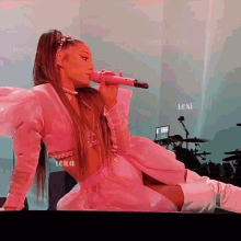 Ariana Grande Performing GIF - Ariana Grande Ari Performing GIFs