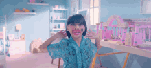 manyun lucu aneh gembira tersenyum manyun lucu aneh gembira tersenyum