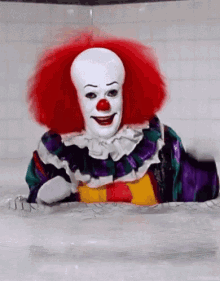 Pennywise Watching GIF - Pennywise Watching It GIFs