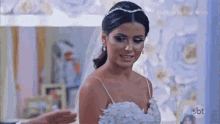Olhando Noiva GIF - Olhando Noiva Vestido De Noiva GIFs