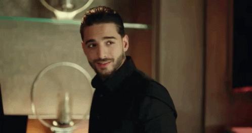 Maluma / Felices Los 4 / Seduzente / Sensualizando / Barman GIF - Maluma Bartender Smizing - Descubre &amp; Comparte GIFs