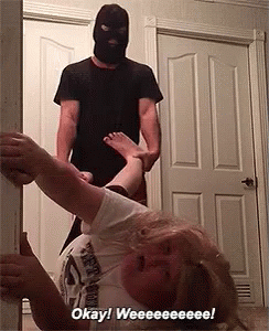 Vos actions en Gif ! Leg-pulling-robbery