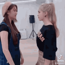 weeekly kiss flirt are we about to kiss right now are we abt to kiss rn weeekly kiss flirt are we about to kiss right now are we abt to kiss rn