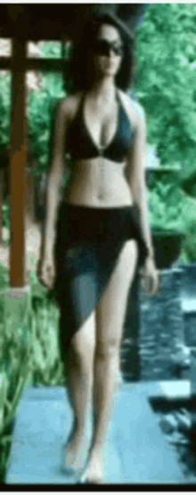 Anushka Shetty Bikini Anushka Shetty Thighs GIF - Anushka Shetty Bikini Anushka Shetty Thighs Anushka Shetty Boobs GIFs