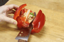 파프리카 빨강파프리카 빨강 빨간 다듬기 썰기 손질 칼 GIF - Cut Paprika Red Paprika GIFs