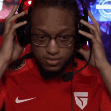 Putting On Headphones Infexious GIF - Putting On Headphones Infexious Giants Gaming GIFs
