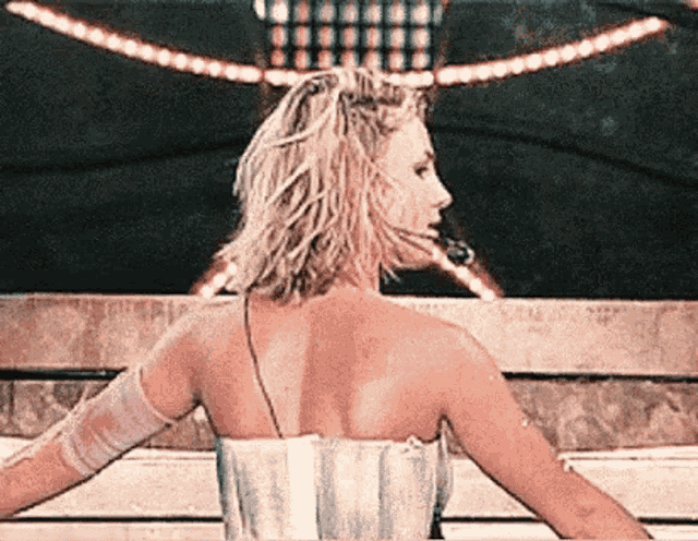 Britney Spears Turn Around GIF - Britney Spears Turn Around Smiles GIFs