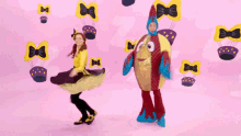 dancing turn around spin mascot cupcakes