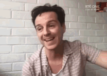 Andrew Scott Late Late Show GIF - Andrew Scott Late Late Show Fingers Crossed GIFs