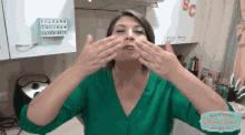 flying kiss
