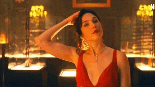 Gal Gadot Red Notice GIF - Gal Gadot Red Notice Sasha Black - Discover &  Share GIFs