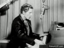 jerry lee lewis playing piano getting ready