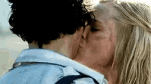 Bellamy Blake Kiss GIF - Bellamy Blake Kiss Clarke Griffin GIFs