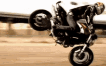 Guy Doing Stunts On His Motorcycle Motorcycle GIF - Guy Doing Stunts On His Motorcycle Motorcycle GIFs