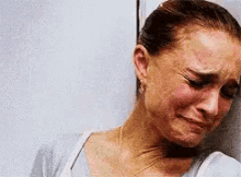 Triste Natalie Portman GIF - Triste Natalie Portman Cry GIFs