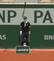 lorenzo musetti jump tennis overhead smash italia