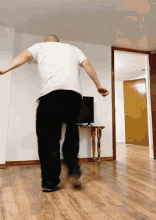Leg Dance GIFs | Tenor