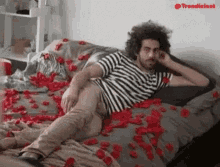 Come To Bed Seductive GIF - Come To Bed Seductive Roses GIFs