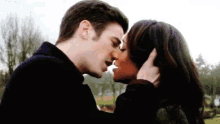 Kissing Barry Allen GIF - Kissing Barry Allen The Flash GIFs